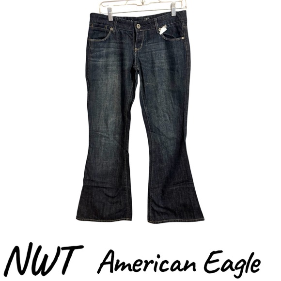 American Eagle Outfitters Denim - NWT   American Eagle Outfitters *REAL FLARE*  Jeans SIZE: 4      BIN  #1